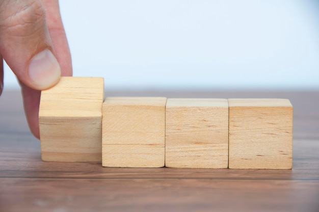 Cubi di legno vuoti che girano a mano spazio personalizzabile per testo o idee