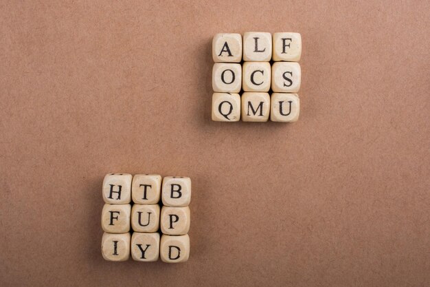 Cubi di lettere in legno