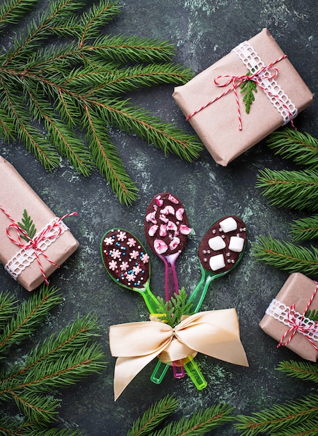 Cucchiai con cioccolato regalo di Natale