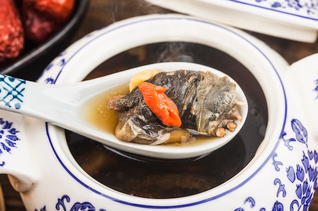 Cucina cinese: zuppa di spugnole e zuppa di tartaruga
