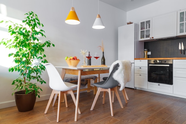 Cucina e sala da pranzo accoglienti interne moderne