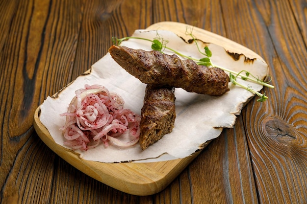 Cucina georgiana Piatti meravigliosi su un tavolo di legno