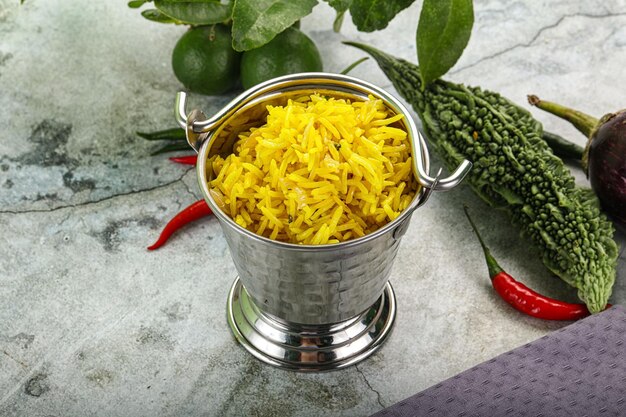 Cucina indiana Riso al limone con spezie ed erbe