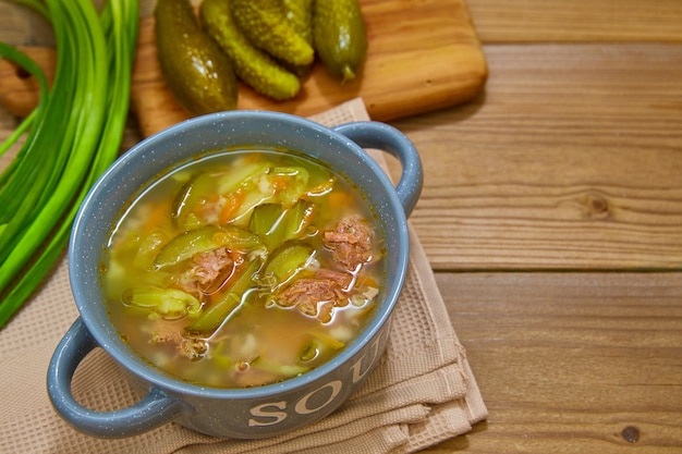 Cucina nazionale russa (ucraina, polacca). Zuppa di sottaceti con sottaceti fermentati.