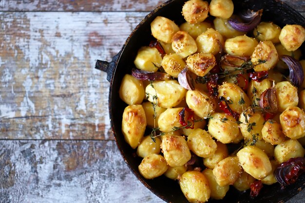 Cucinare a casa. Patate al forno.