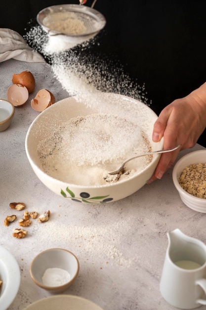 Cucinare biscotti, avena sana e biscotti fatti in casa alle noci.