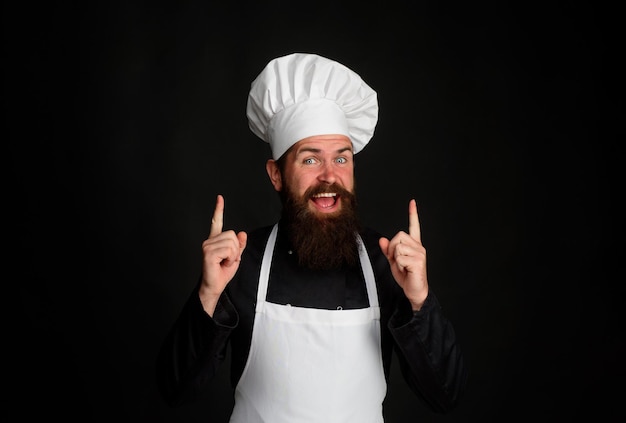 Cucinare cibo professione e concetto di ispirazione uomo cuoco in uniforme capo uomo in cappello da chef e grembiule