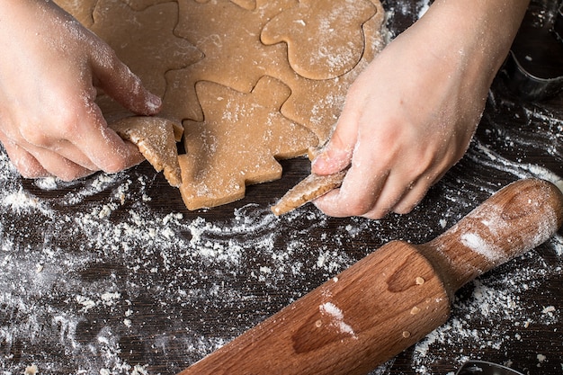 Cucinare e decorare il panpepato di Natale. Gingerbre fatto in casa