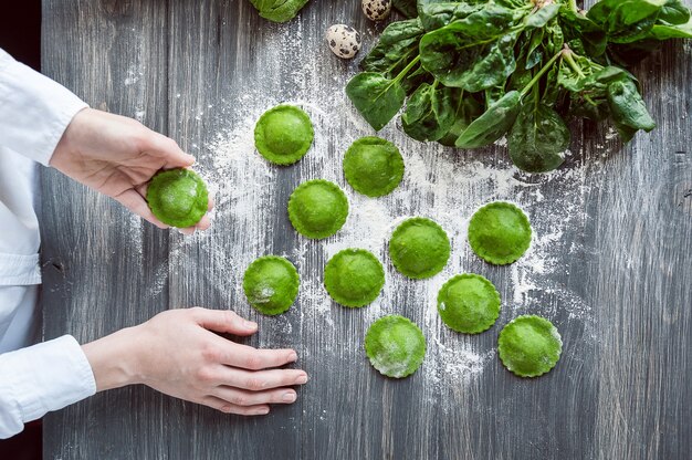 cucinare i ravioli verdi