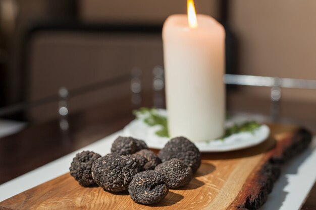 Cucinare il tartufo nero in un ristorante