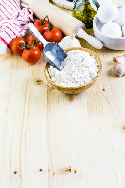 Cucinare spaghetti biologici per cena.