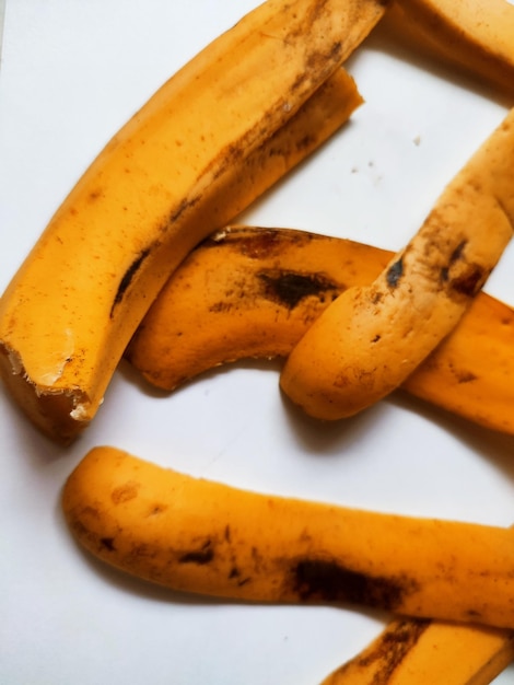 Cucura di banana isolata su sfondo bianco