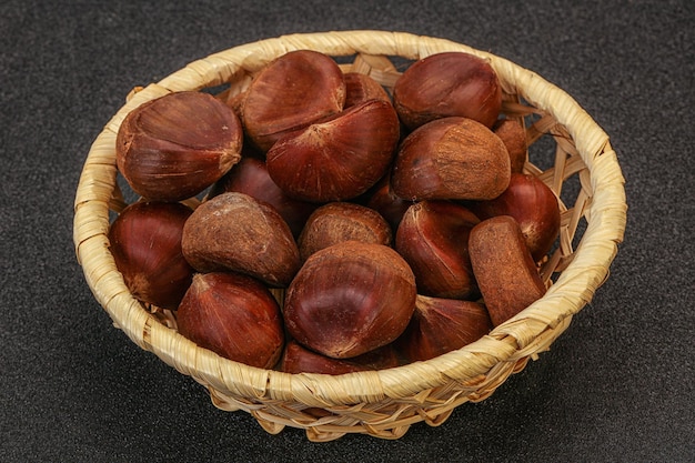 Cumulo di castagne nella ciotola