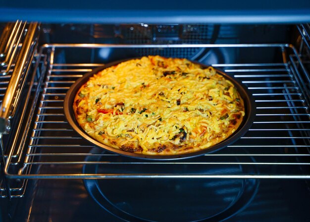 Cuocere la pizza in forno Aria calda per i migliori risultati Preparare la cena a casa