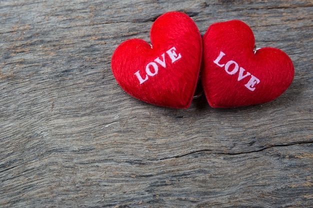 cuore come simbolo d&#39;amore, giorno di valentin su legno