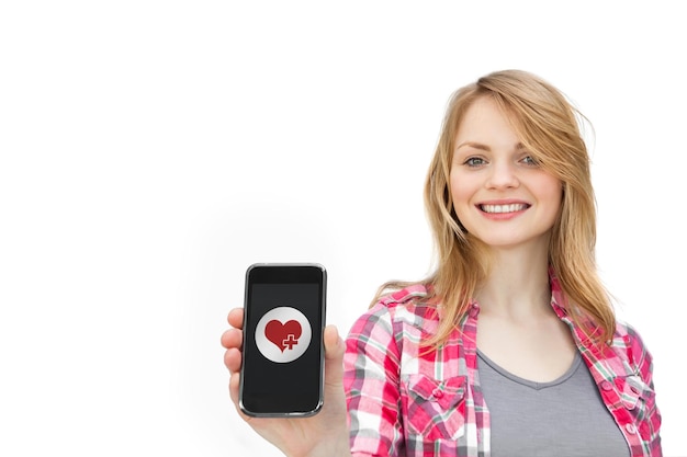 cuore contro la donna che mostra un telefono cellulare