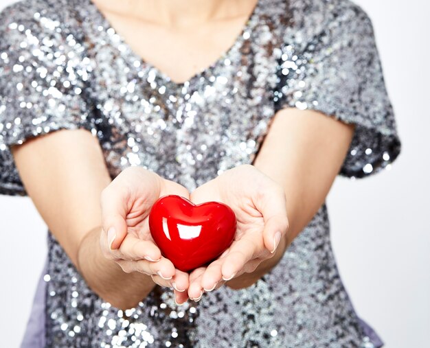 Cuore della holding della donna