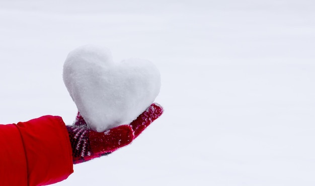 Cuore di neve a portata di mano