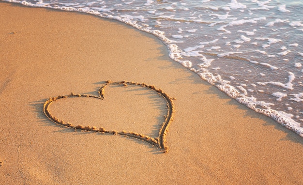 Cuore in spiaggia