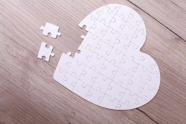 Cuore puzzle bianco