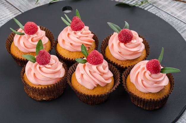 Cupcakes con crema di lamponi.