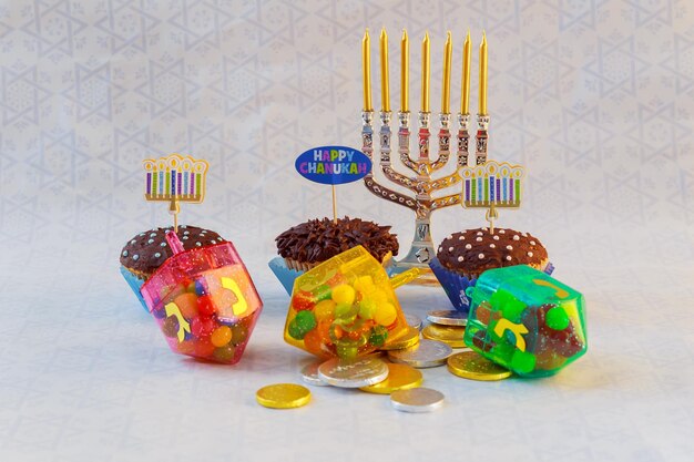 Cupcakes per feste ebraiche hanukkah cupcakes gourmet decorati con glassa bianca e blu per hanukkah j