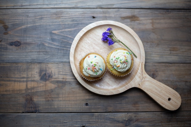 cupcakes sul tavolo di legno