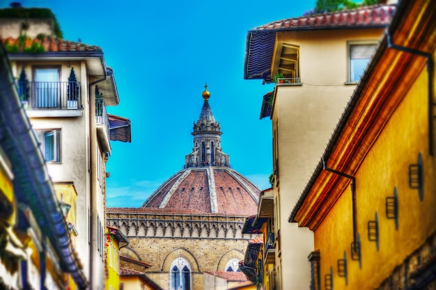 Cupola del Duomo vista dal Ponte Vecchio a Firenze Italia