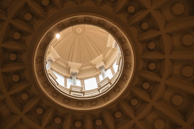 Cupola della cattedrale di Siviglia illuminata dalla luce esterna