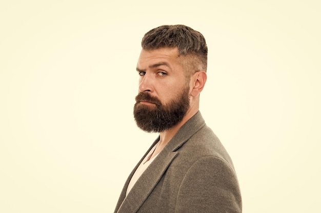 Cura dei capelli e della barba alla moda e alla moda Uomo barbuto Cura del barbiere maschio Hipster maturo con barba brutale hipster caucasico con baffi uomo serio di profilo Fiducioso nel suo stile