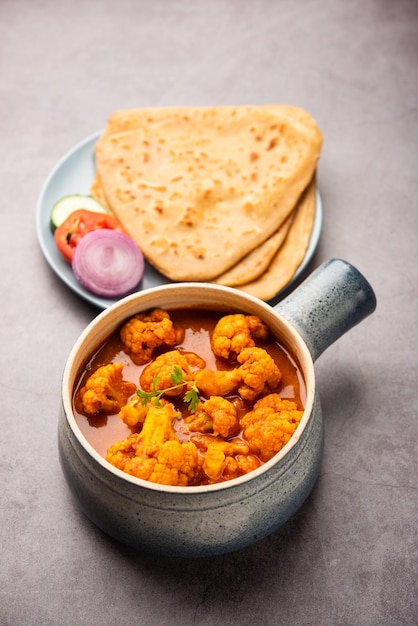 Curry Aloo Gobi Masala con Chapati o paratha