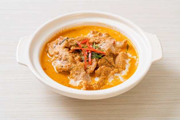 Curry tailandese del panang del kit del pasto con carne di maiale, stile tailandese dell'alimento