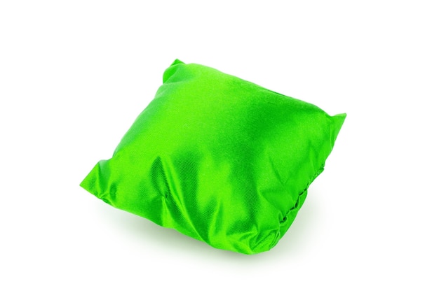 Cuscino verde brillante isolato su bianco