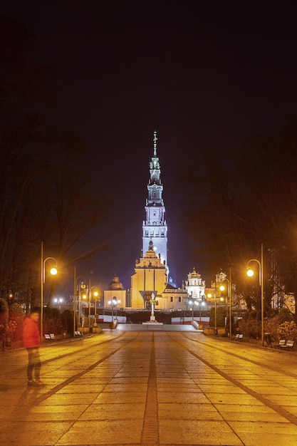 Czestochowa Polonia 31 dicembre 2023 Il monastero di Jasna Gora nella città di Czestochowa di notte