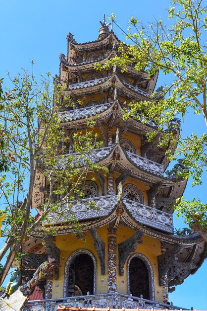 Da Lat, Vietnam - 10 Febbraio 2023 Linh Phuoc Pagoda o Ve Chai Pagoda
