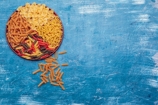 da vari primi piani di pasta, vista dall'alto