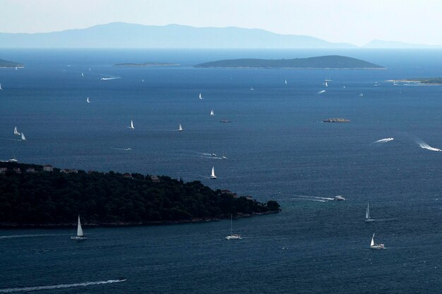 dalmazia paesaggio croazia da trogir colline strada isola destinazione per la vela