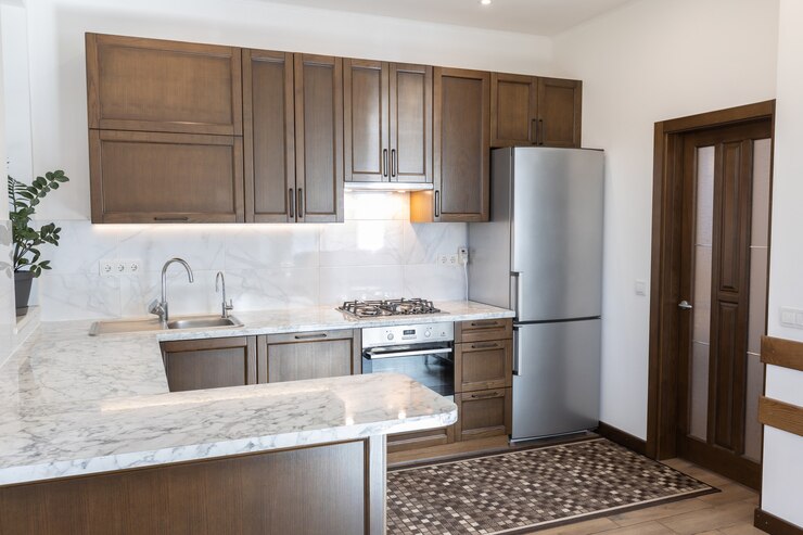 Photo dapur kayu modern dalam interior skandinavia dengan peralatan memasak. gambar asli
