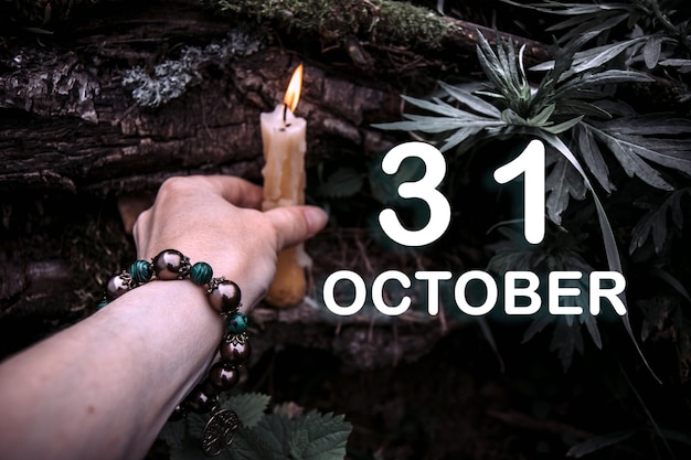 Data del calendario sullo sfondo di un rituale spirituale esoterico Il 31 ottobre è il trentunesimo giorno del mese