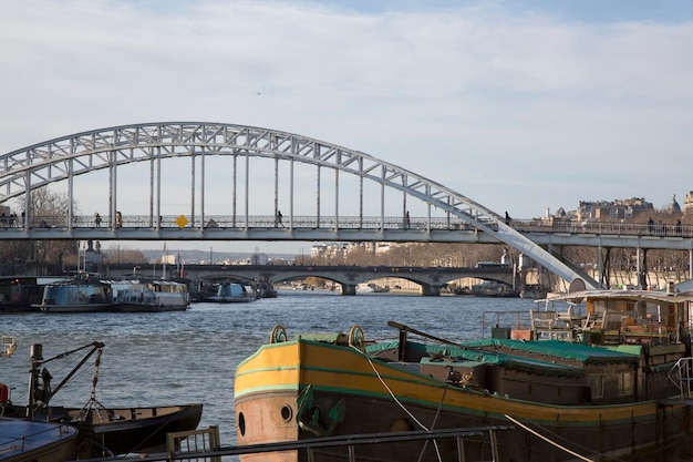 Debilly Bridge con barca, Parigi, Francia