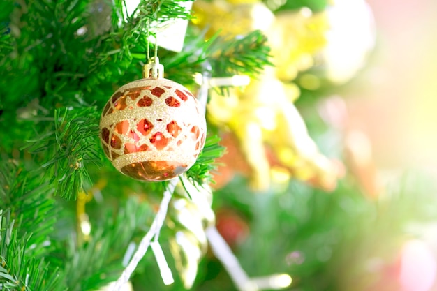 Decorazione albero di Natale e bokeh ligh.