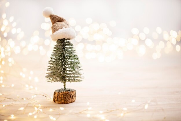 Decorazione dell'albero di Natale su sfondo bokeh.