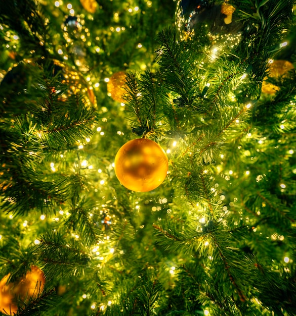 Decorazione dell'albero di Natale verde giallo