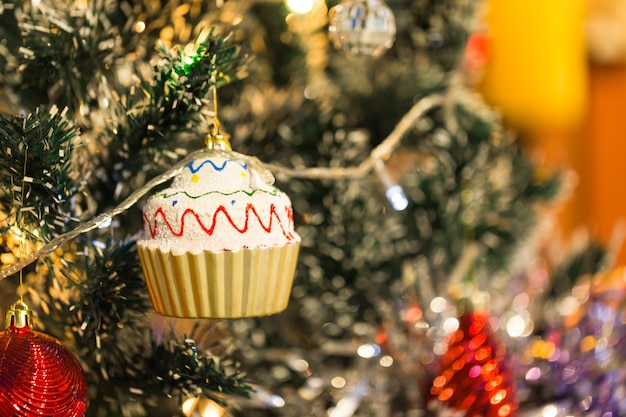 Decorazione della torta della tazza di X&#39;mas sull&#39;albero di Natale