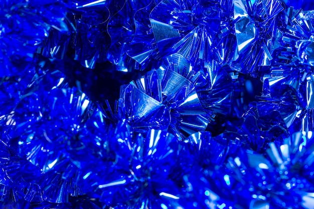 Decorazione di Natale - sfondo sfocato di orpelli blu