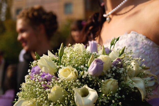 Decorazione di nozze del primo piano del bouquet della sposa di nozze