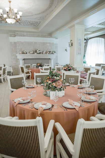 Decorazione di una tavola di nozze in vacanza in ristorante