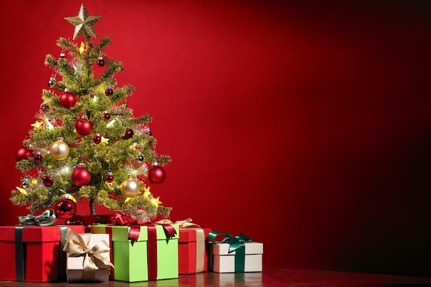 Decorazione e regali dell'albero di Natale