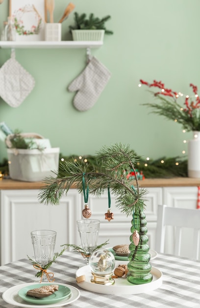 Decorazione natalizia luce menta cucina camera interna vacanza in famiglia