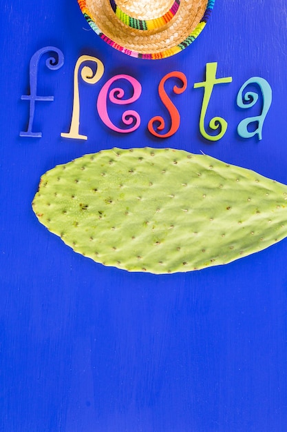 Decorazioni da tavola colorate tradizionali per celebrare Fiesta.
